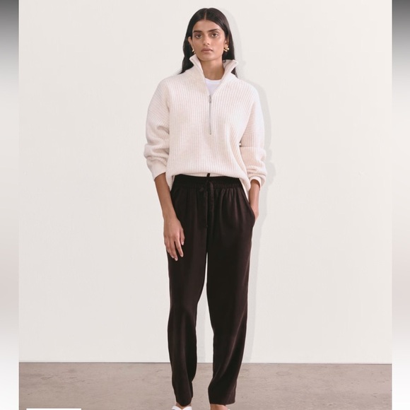 Everlane black tapered pant in butterlite Tencel lyocel size XS new - Picture 1 of 7